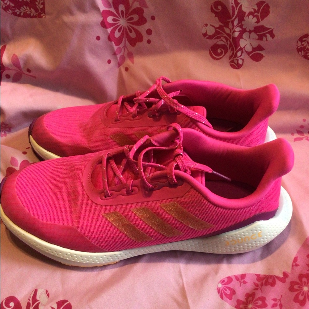 Big kid Adidas worn once - Picture 1 of 4